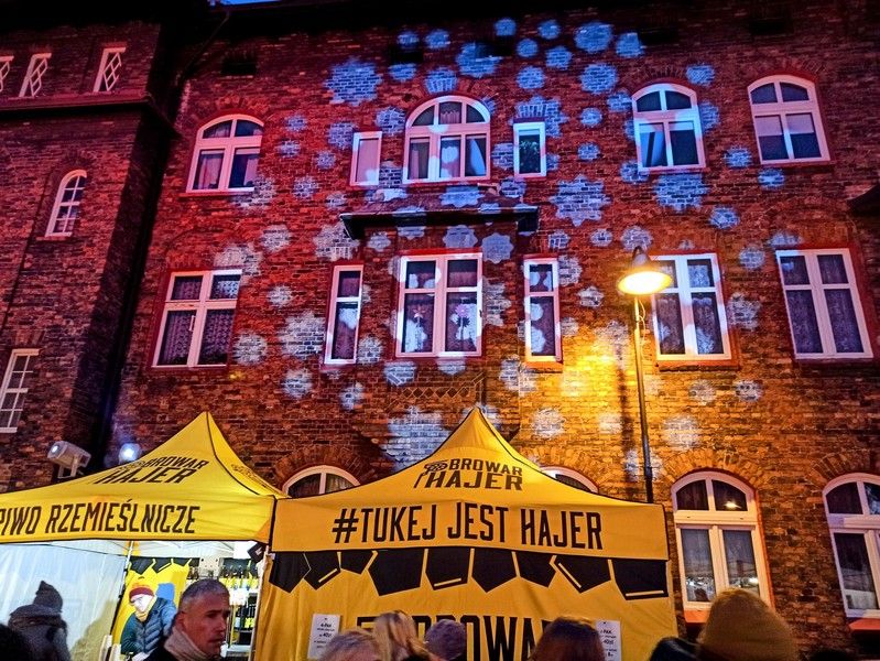 Nikiszowiec to magiczne miejsce na mapie Katowic. Od lat odbywa się tu wyjątkowy jarmark bożonarodzeniowy - galeria