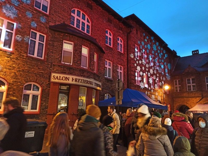 Nikiszowiec to magiczne miejsce na mapie Katowic. Od lat odbywa się tu wyjątkowy jarmark bożonarodzeniowy - galeria
