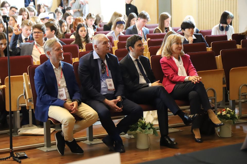 Kopiowanie i rozpowszechnianie zdjęć bez zgody autora zabronione. Wojewoda Śląski Marek Wójcik wziął udział w otwarciu konferencji KatMUN - galeria