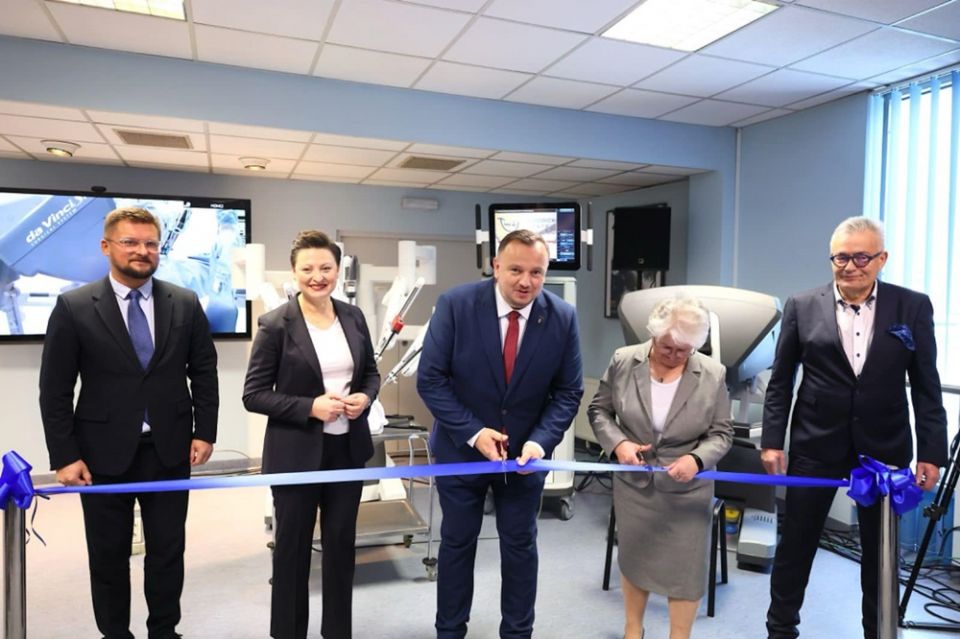 Kopiowanie i rozpowszechnianie zdjęć bez zgody autora zabronione. W Katowickim Centrum Onkologii można korzystać z Systemu Robotycznego Da Vinci! - galeria