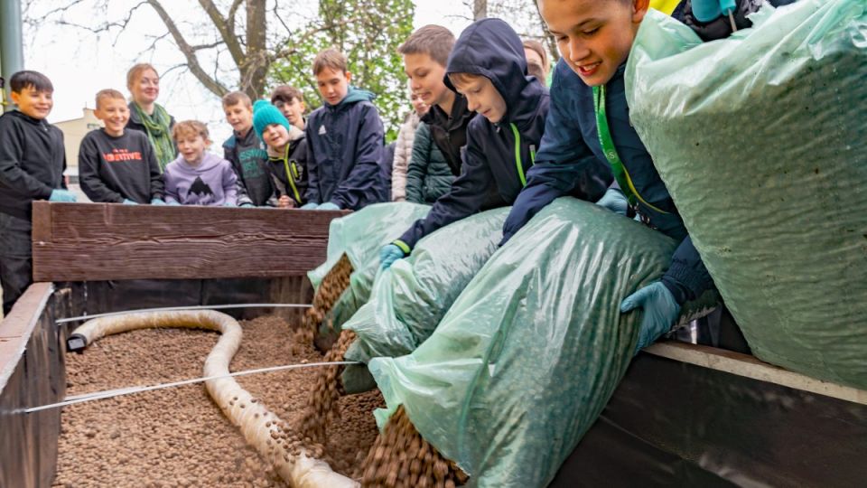 Kopiowanie i rozpowszechnianie zdjęć bez zgody autora zabronione. Zapobiegają lokalnym suszom i podtopieniom. GZM pokazuje, jak zakładać ogrody deszczowe - galeria