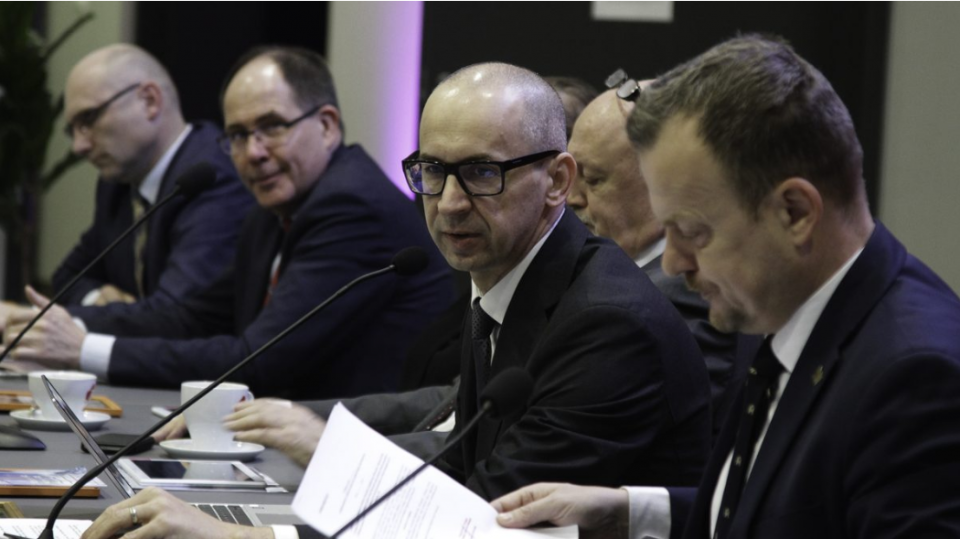 Metropolia chce przekazać co najmniej 9 mln zł na walkę z koronawirusem - galeria