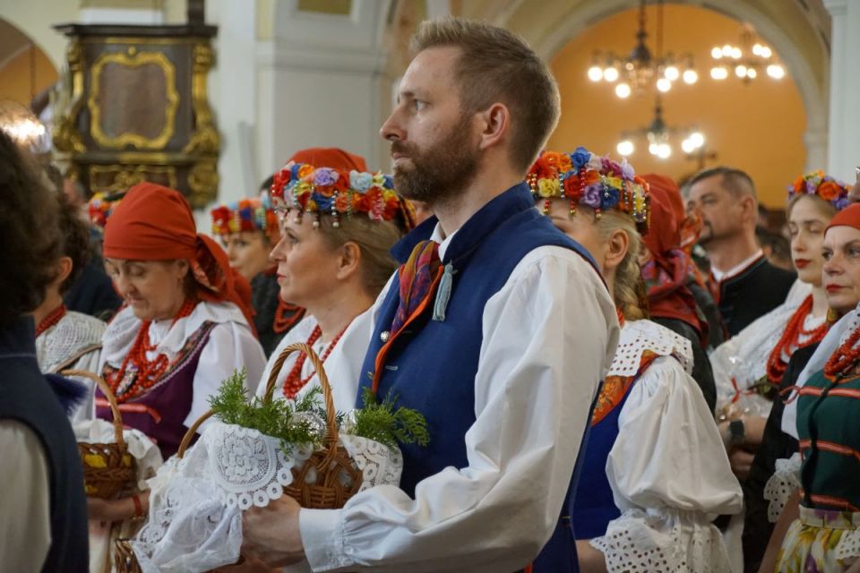 Wyjątkowa tradycja - Na Nikiszowcu odbyło się święcenie pokarmów w strojach ludowych! - galeria