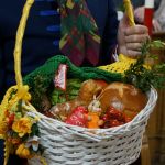 Wyjątkowa tradycja - Na Nikiszowcu odbyło się święcenie pokarmów w strojach ludowych! - galeria