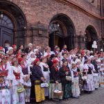 Wyjątkowa tradycja - Na Nikiszowcu odbyło się święcenie pokarmów w strojach ludowych! - galeria