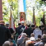 Kalwaryjskie Wzgórze zapełnili wierni! Pielgrzymi udali się do Piekar Śląskich [ZDJĘCIA] - galeria
