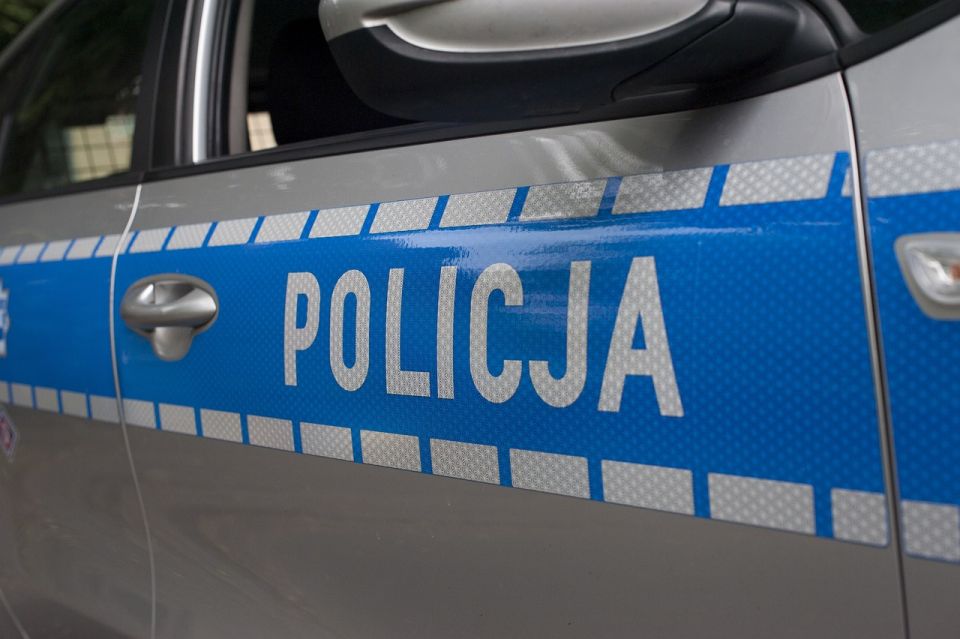 Fałszywe dane i zdezelowane BMW – 20-latek z listem gończym wpadł w ręce policji - galeria