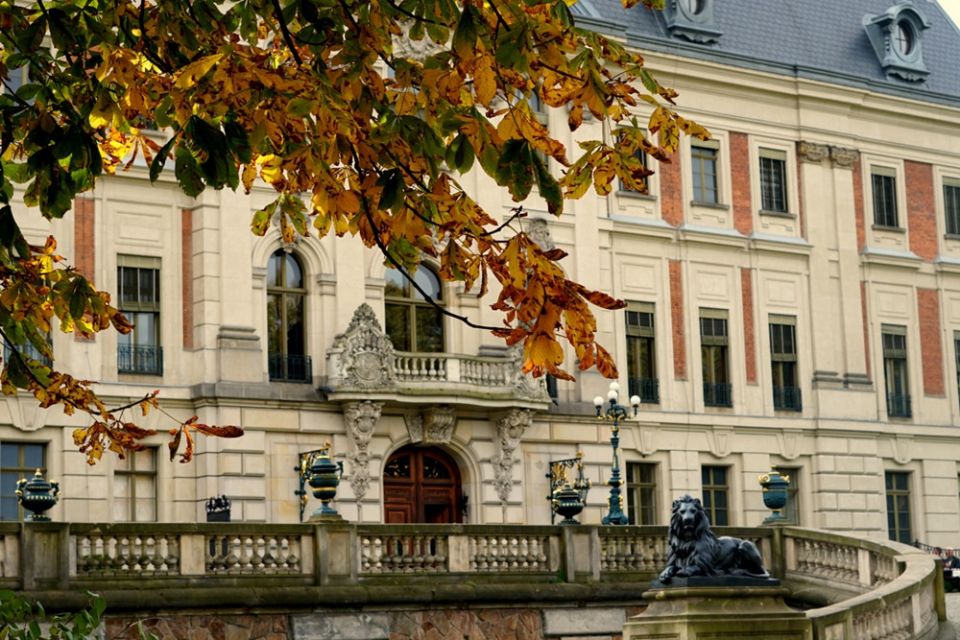 Kopiowanie i rozpowszechnianie zdjęć bez zgody autora zabronione. Park Zamkowy w Pszczynie idealny na jesienne spacery. Feeria barw zachęca do odwiedzin - galeria