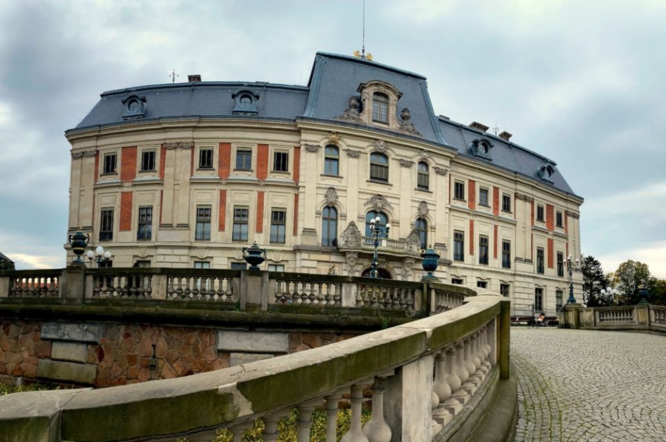 Park Zamkowy w Pszczynie idealny na jesienne spacery. Feeria barw zachęca do odwiedzin - galeria