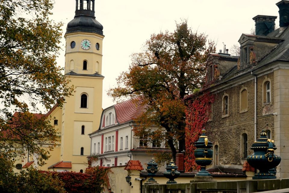 Park Zamkowy w Pszczynie idealny na jesienne spacery. Feeria barw zachęca do odwiedzin - galeria