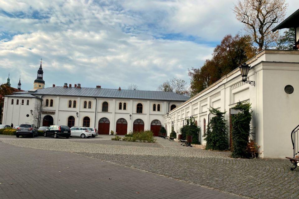 Park Zamkowy w Pszczynie idealny na jesienne spacery. Feeria barw zachęca do odwiedzin - galeria