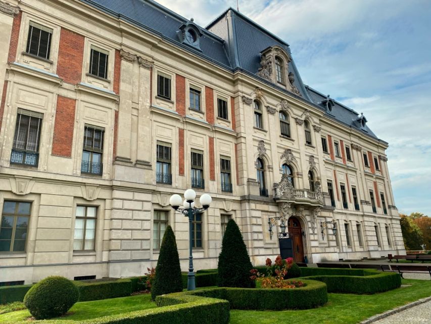Park Zamkowy w Pszczynie idealny na jesienne spacery. Feeria barw zachęca do odwiedzin - galeria