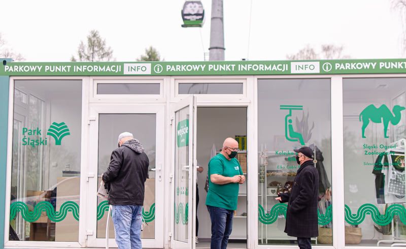 Kopiowanie i rozpowszechnianie zdjęć bez zgody autora zabronione. Mieszkańcy woj. śląskiego tłumnie ruszyli na szczepienie przeciw COVID-19 - galeria