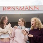 „Przydatne w drogerii” – korzystaj z aplikacji na zakupach w Rossmannie - galeria