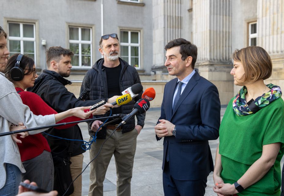 Kopiowanie i rozpowszechnianie zdjęć bez zgody autora zabronione. W Śląskim Urzędzie Wojewódzkim kręci się kolejna superprodukcja - galeria