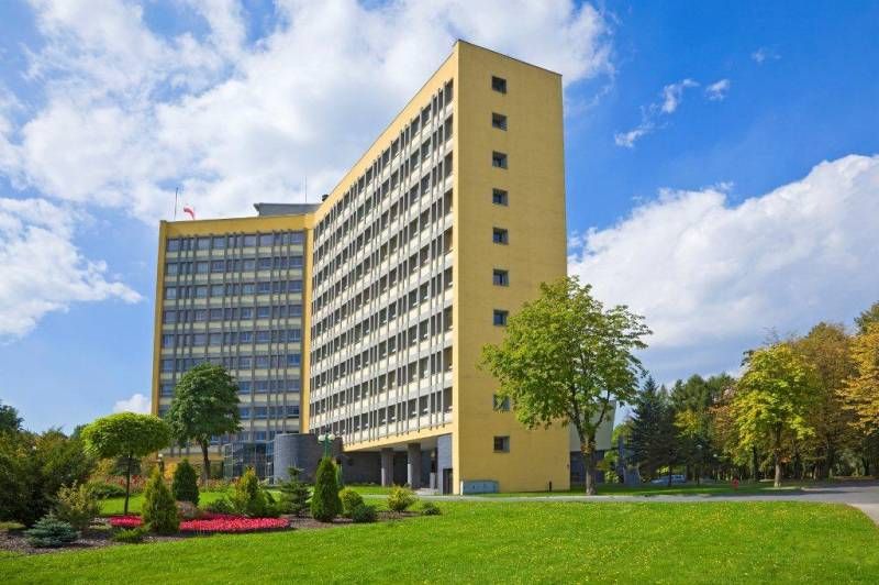 Tyski Urząd Miasta rezygnuje z plastiku, a w dystrybutorach pojawiła się woda z sieci wodociągów - galeria